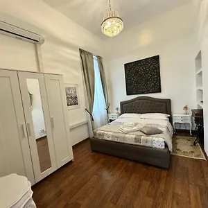 https://colosseo-room.it-romehotels.com